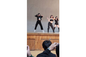1분40~ 대학교 댄스동아리 중학교 공연 직캠 유두노출